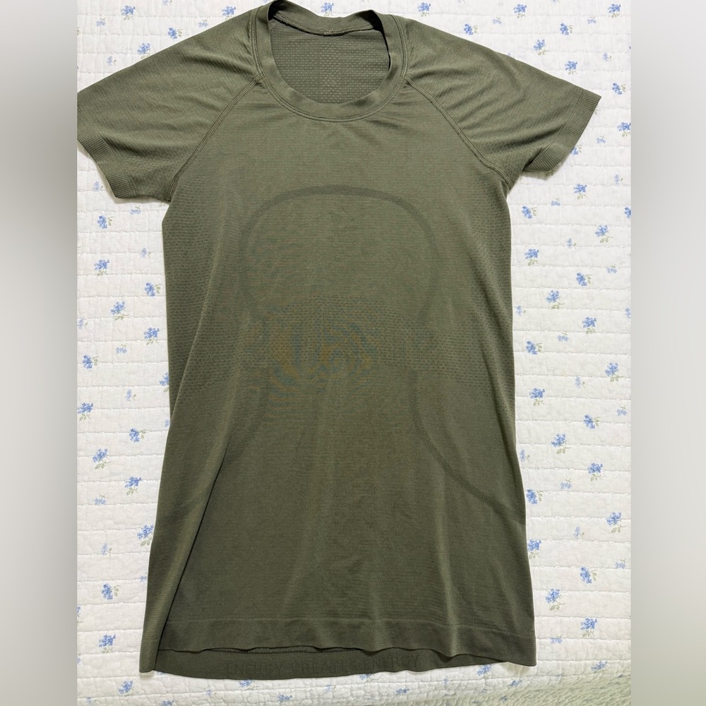 Lululemon Swiftly Short Sleeve Tech Short Sleeve Tee Size 6 Army Green Top